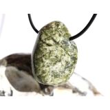 Schneeflockenepidot (Epidot-Feldspat) XL Trommelstein gebohrt - Sonderqualität - ca. 3,5 cm x 2,6 cm x 1,7 cm (GKS)