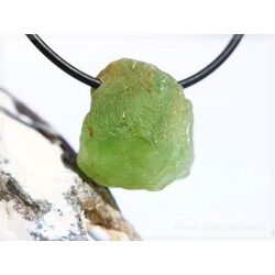 Peridot Kristall- / Rohsteinform gebohrt (Olivin / Chrysolith) - Sonderqualitt - ca. 2,1 cm x 1,5 cm x 1,9 cm (GKS)