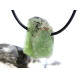 Peridot Kristall- / Rohsteinform mit Teilspitze, gebohrt (Olivin / Chrysolith) - Sonderqualität - ca. 2,6 cm x 2,1 cm x 1,4 cm