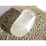 Selenit (Fasergips) "Regenbogenkristall" XXXL Trommelstein / Handschmeichler - Sonderqualität - ca. 5,7 cm x 3,1 cm x 2,9 cm - Sonderpreis wg. Makel -