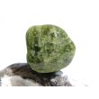 Vesuvian grün (Idokras) Trommelstein - Rarität - ca. 2,9 cm x 2,6 cm x 1,6 cm