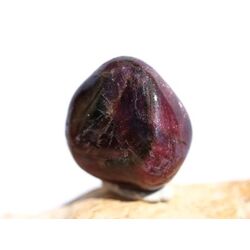 Turmalin rot (Rubellit) Trommelstein - Raritt - AA-Sonderqualitt - ca. 1,5 cm x 1,4 cm x 1 cm (GKS)