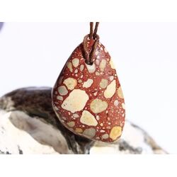 Trmmer-Jaspis (Trmmerjaspis / Konglomerat) Trommelstein gebohrt - Sonderqualitt - Raritt - ca. 3,5 cm x 2,4 cm x 0,7 cm (GKS)