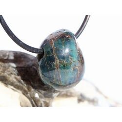 Apatit blau natur Trommelstein gebohrt - ca. 2 cm x 1,8 cm x 1 cm - Sonderpreis wg. Makel -