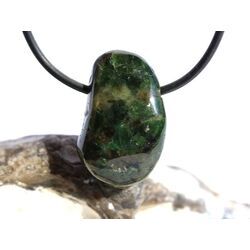 Chromdiopsid Trommelstein gebohrt - sch�ne Qualit�t - ca. 2,8 cm x 1,7 cm x 1,1 cm