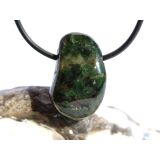 Chromdiopsid Trommelstein gebohrt - schöne Qualität - ca. 2,8 cm x 1,7 cm x 1,1 cm