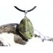 Serpentin Trommelstein Anhänger Öse - ca. 3,1 cm x 1,6 cm x 1,4 cm