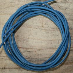 Ziegenlederband hellblau (fein-weich), ca. 1,4 mm Durchm., ca. 1 m lang