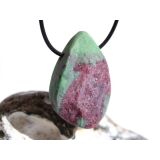 Rubin-Zoisit (Anyolith) XXL Schmuckstein mit Rohsteinform...