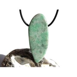 Jadeit (Jade / Burmajade) grn XXXL Schmuckstein / Scheibenstein gebohrt - Sonderqualitt - Handarbeit - ca. 5,1 cm x 2,1 cm x 1,1 cm