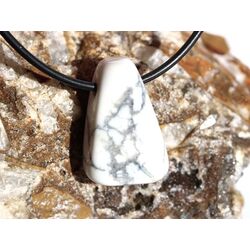 Magnesit Schmucksteine / Trommelsteine gebohrt - Sonderqualit�t - ca. 2,8 - 3,2 cm / 15-18 g/St