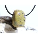 Serpentin mit Stichtit (Atlantisit) Trommelstein gebohrt - ca. 2,7 cm x 2,1 cm x 1,9 cm