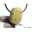 Serpentin mit Stichtit (Atlantisit) Trommelstein gebohrt - ca. 2,7 cm x 2,1 cm x 1,9 cm