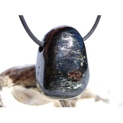 Anthophyllit Trommelstein gebohrt - Sonderqualit�t - ca. 3,1 cm x 2,3 cm x 1,5 cm