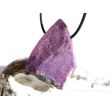 Sugilith mit Richterit XXL Rohsteinform angetr. (Trommelstein) gebohrt - Rarität - AA-Sonderqualität - ca. 4,1 cm x 2,7 cm x 1,7 cm