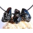 Tektit Trommelsteine gebohrt - Sonderqualität - ca. 2,5 - 3 cm / ca. 3-5 g/St