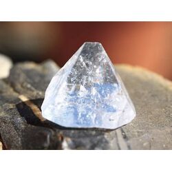 Apophyllit farblos / wei� Kristalle / Rohsteine - AA-Sonderqualit�t - ca. 1,6 - 2,5 cm