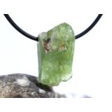 Peridot Kristall- / Rohsteinform gebohrt (Olivin /...