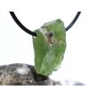 Peridot Kristall- / Rohsteinform gebohrt (Olivin / Chrysolith) - Sonderqualität - ca. 2,7 cm x 1,6 cm x 1,5 cm