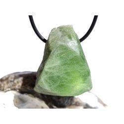 Peridot Kristall- / Rohsteinform gebohrt (Olivin / Chrysolith) - Sonderqualitt - ca. 3,3 cm x 2,8 cm x 1,8 cm (GKS)