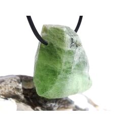 Peridot Kristall- / Rohsteinform gebohrt (Olivin / Chrysolith) - Sonderqualitt - ca. 3,3 cm x 2,8 cm x 1,8 cm (GKS)