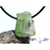 Peridot Kristall- / Rohsteinform mit Teilspitze, gebohrt (Olivin / Chrysolith) - Sonderqualität - ca. 2,3 cm x 1,8 cm x 1,6 cm