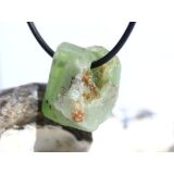 Peridot Kristall- / Rohsteinform mit Teilspitze, gebohrt (Olivin / Chrysolith) - Sonderqualität - ca. 2,3 cm x 1,8 cm x 1,6 cm