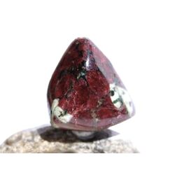 Eudialyt Trommelstein - Sonderqualitt - ca. 2,6 cm x 2,5 cm x 1,6 cm (GKS)