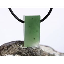 Nephrit-Jade Schmuckstein gebohrt matt - Sonderqualitt - Handarbeit - ca. 2,6 cm x 1,3 cm x 1 cm