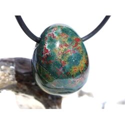 Heliotrop Trommelstein gebohrt - AA-Sonderqualit�t - ca. 2,4 cm x 1,9 cm x 1,2 cm