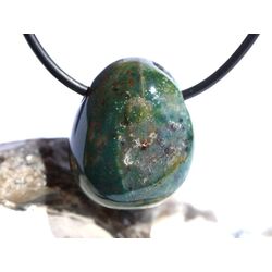 Heliotrop Trommelstein gebohrt - AA-Sonderqualit�t - ca. 2,4 cm x 1,9 cm x 1,2 cm