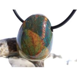 Heliotrop Trommelstein gebohrt - AA-Sonderqualit�t - ca. 2,6 cm x 2,1 cm x 1,3 cm