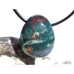 Heliotrop Trommelstein gebohrt - AA-Sonderqualit�t - ca. 2,4 cm x 2 cm x 1,2 cm