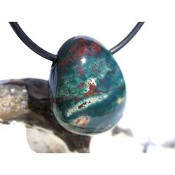 Heliotrop Trommelstein gebohrt - AA-Sonderqualit�t - ca. 2,4 cm x 2 cm x 1,2 cm