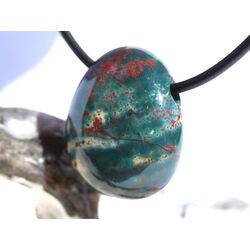 Heliotrop Trommelstein gebohrt - AA-Sonderqualit�t - ca. 2,4 cm x 2 cm x 1,2 cm