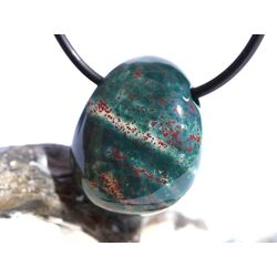 Heliotrop Trommelstein gebohrt - AA-Sonderqualit�t - ca. 2,4 cm x 2 cm x 1,2 cm