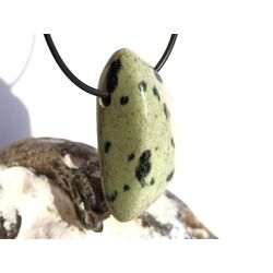 Serpentin mit Chromit Chytha XXL Trommelstein gebohrt - Sonderqualitt - ca. 4,6 cm x 2,3 cm x 1,6 cm