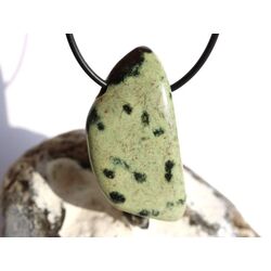 Serpentin mit Chromit Chytha XXL Trommelstein gebohrt - Sonderqualitt - ca. 4,6 cm x 2,3 cm x 1,6 cm