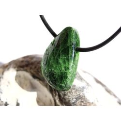 Chromdiopsid Schmuckstein Cabochon gebohrt - Sonderqualitt - Handarbeit - ca. 2,6 cm x 1,6 cm x 0,8 cm (GKS)