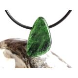 Chromdiopsid Schmuckstein Cabochon gebohrt - Sonderqualität - Handarbeit - ca. 2,6 cm x 1,6 cm x 0,8 cm (GKS)
