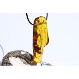 Bernstein (Jung-Kopal) XXXL Trommelstein gebohrt - Sonderqualität - ca. 6,7 cm x 2,9 cm x 1,6 cm