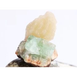 Apophyllit grn mit Stilbit Kristallstufe / Rohstein - Raritt - ca. 2,8 cm x 2,5 cm x 3,6 cm