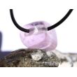 Kunzit rosa "Silberschimmer" Schmuckstein / Trommelstein gebohrt (Spodumen) - AA-Sonderqualität - Rarität - Handarbeit - ca. 2,5 cm x 2 cm x 1,6 cm