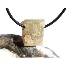 Apatit gr�n Kristall / Rohsteinform gebohrt - Rarit�t - Sonderqualit�t - ca.1,8 cm x 1,6 cm x 1,5 cm