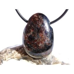 Anthophyllit Trommelstein / Scheibenstein gebohrt - Sonderqualit�t - ca. 3 cm x 2,1 cm x 1 cm