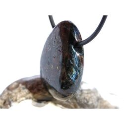 Anthophyllit Trommelstein / Scheibenstein gebohrt - Sonderqualit�t - ca. 3 cm x 2,1 cm x 1 cm