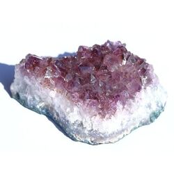 Amethyst Kristallstufe / Ladestufe hell bis mittelhell...