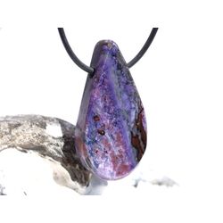 Sugilith mit Richterit XXL Schmuckstein Cabochon / Scheibenstein gebohrt - Raritt - Sonderqualitt - ca. 4,3 cm x 2,3 cm x 0,8 cm