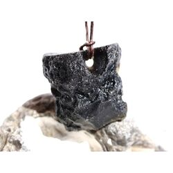 Tektit Rohstein gebohrt - Sonderqualitt - ca. 2,6 cm x 2,6 cm x 1,8 cm