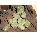 Apatit gr�n Kristalle / Rohsteine...